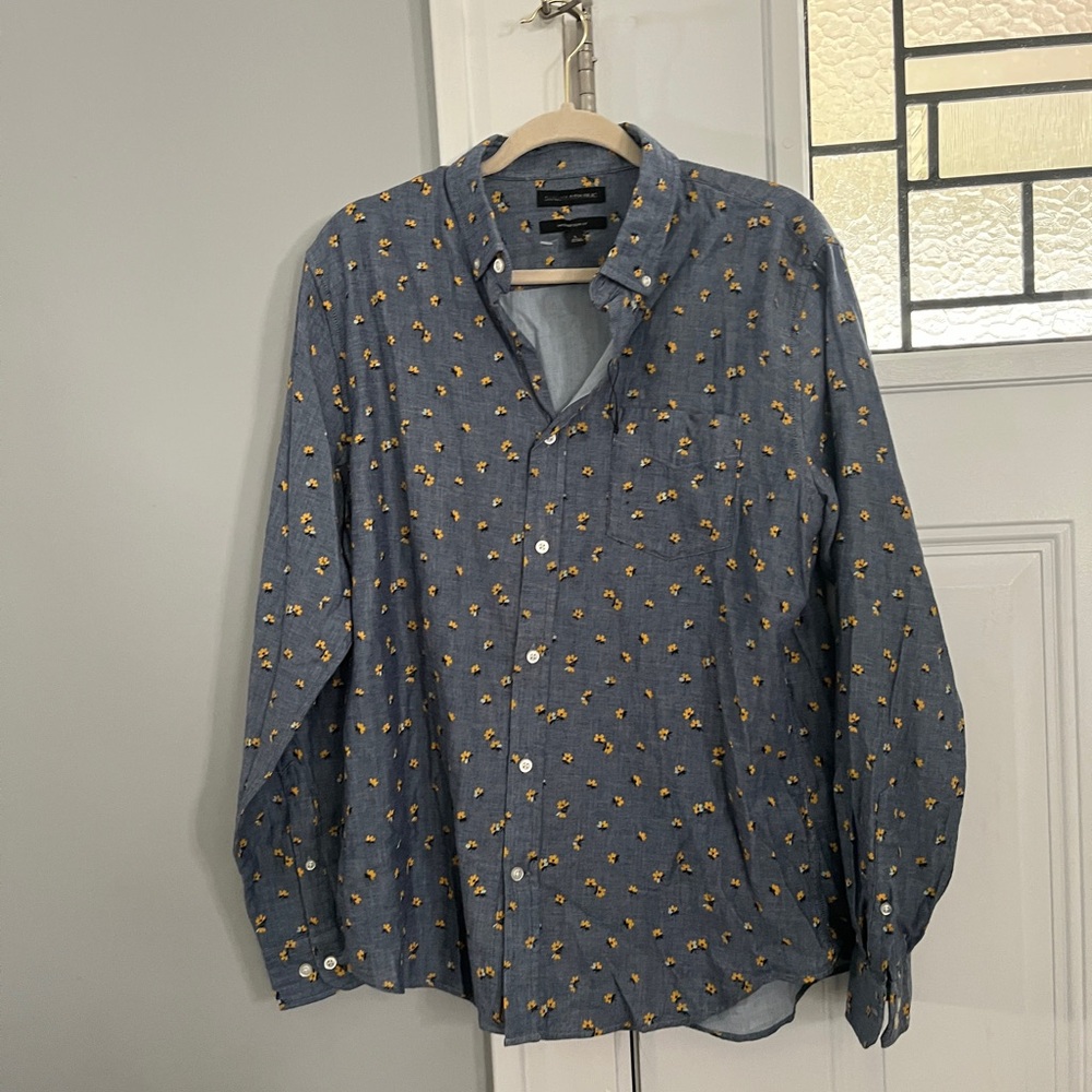 NW/OT MEN’S BANANA REPUBLIC Men's Blue Shirt with Yellow Floral Pattern
